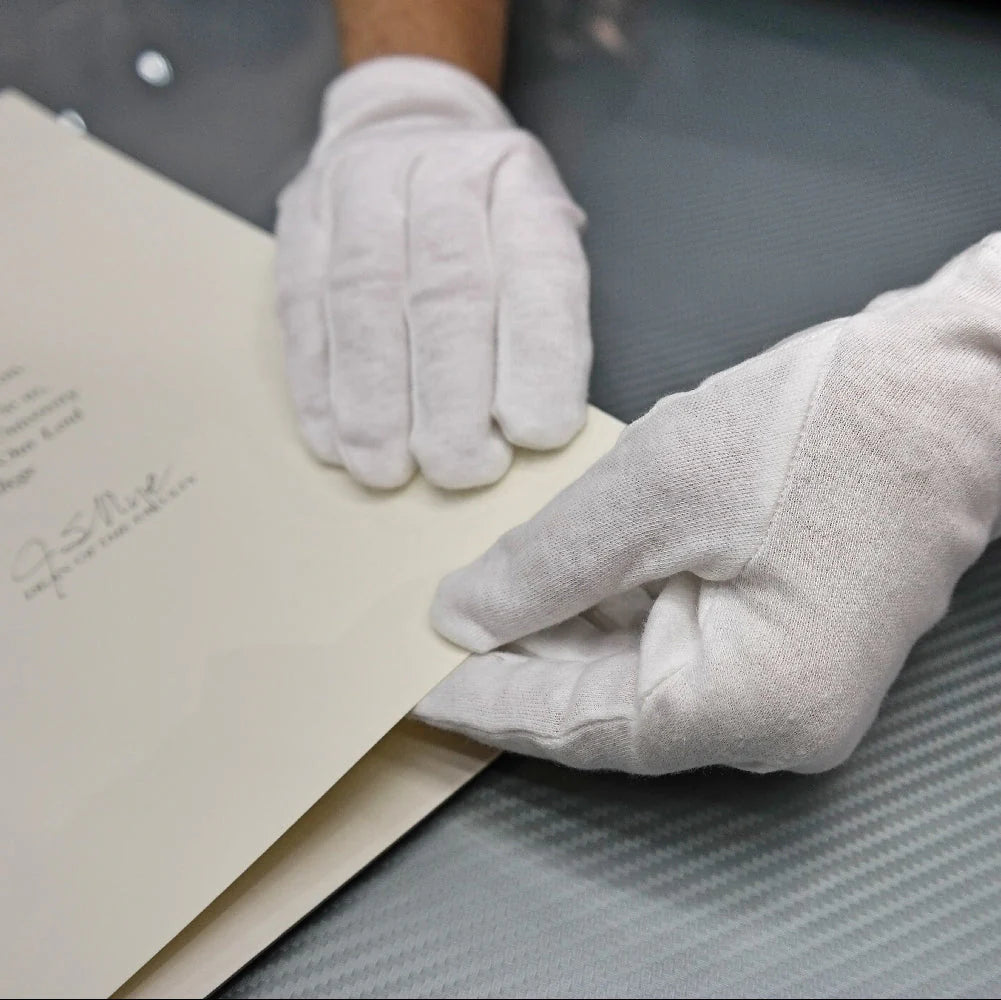 conservazione opera su carta con materiali archivistici