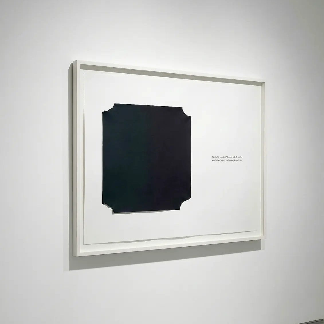 Incorniciatura conservativa per opera su carta di Vincenzo Agnetti – Antonio Damiani Galleria, vetro museale e materiali acid free