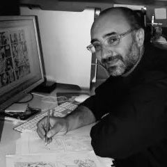 Ritratto dell'artista Pino Oliva nel suo studio a Matera mentre realizza illustrazioni e fumetti. Pino Oliva è un pittore e art director lucano specializzato in realismo onirico.